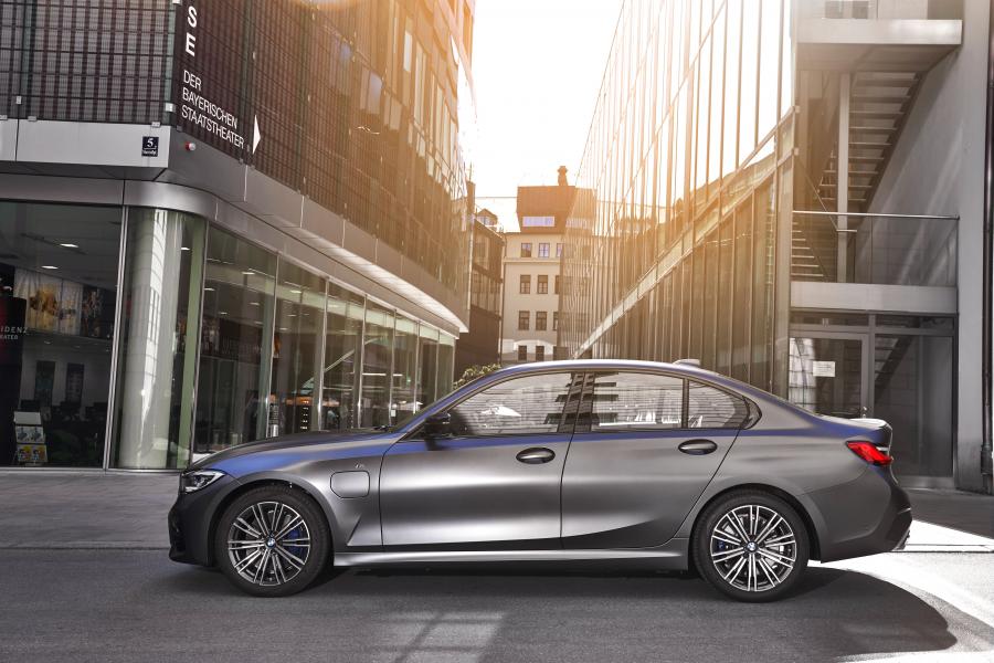  BMW 330e M Sport (G20) 2019 года  (WW) (фото 9 из 40)